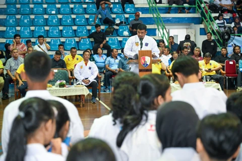 Bobby Nasution membuka Kejuaraan Daerah Karate Funakoshi Antar Pelajar se Sumut memperebutkan Piala Danlanud Soewondo yang diselenggarakan di GOR Basket Sioux Lanud Soewondo, Jalan Komodor Muda Adi Sucipto, Medan, Sabtu (7/2/2026).