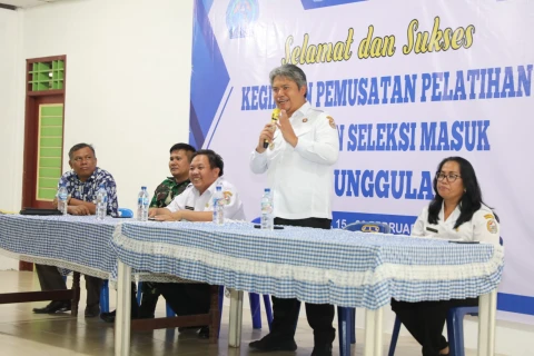 Wakil Bupati Tapanuli Utara Tutup 10 Hari Latihan Seleksi SMA Unggulan