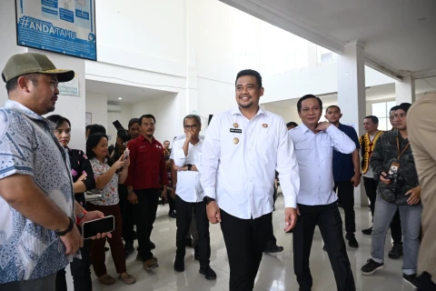 Perkuat Layanan Kesehatan Nias Barat, Bobby Nasution Sekolahkan Lima Dokter Jadi Spesialis