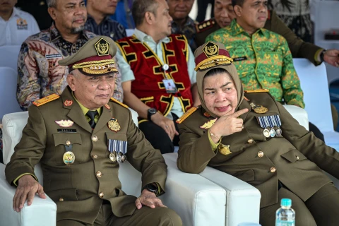 Surya bersama Kepala Dinas Ketenagakerjaan Provinsi Sumatera Utara (Sumut) Yuliani Siregar, sejumlah kepala daerah beserta Jajaran Forkopimda dan para pekerja pabrik melaksanakan apel dalam rangka "Apel Peringatan Bulan Keselamatan dan Kesehatan (K3) tingkat Provinsi Sumut tahun 2026" di lapangan PT Industri Karet Deli di Jalan KL Yos Sudarso km 8.3, Medan, Kamis (5/2/2026)