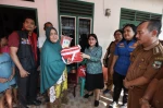Ketua TP PKK Siantar Ny Liswati dan Jajaran Pemko Pematangsiantar Serahkan Bantuan ke Korban Kebakaran Rumah di Gang DJ Tondang