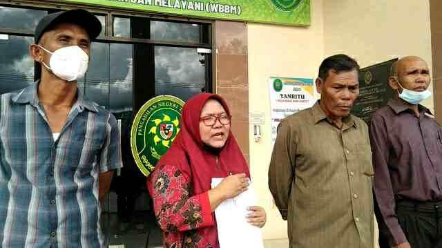 Dalam hal ini pihak penggugat dan tergugat adalah keturunan Ompung Guru Hasahatan