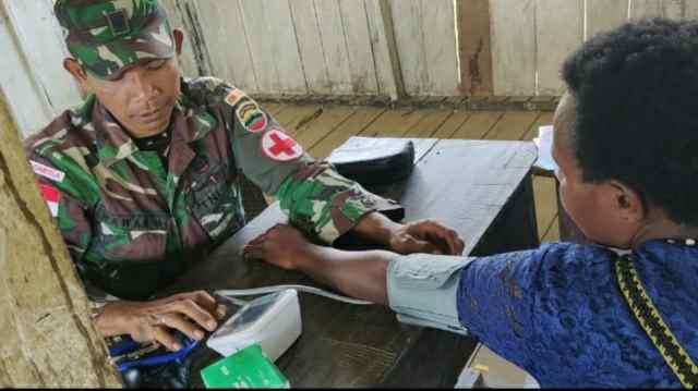 "Untuk Papua" Satgas Pamtas Yonif 126/KC Gelar Pengobatan Massal di Wilayah Perbatasan