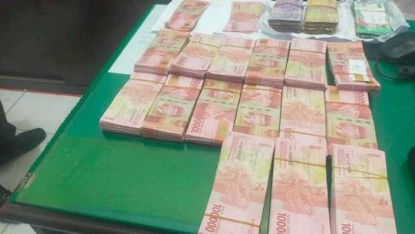 Barang bukti uang palsu yang diamankan 