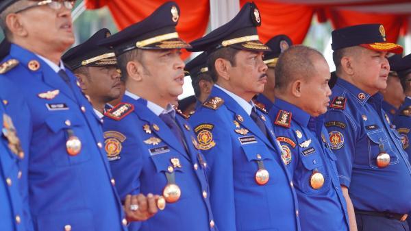 Upacara Peringatan Hari Ulang Tahun Pemadam Kebakaran dan Penyelamatan Ke-104 yang digelar di Lapangan Silang Monumen Nasional (Monas) Selatan, Jakarta Pusat, Rabu (1/3/2023).