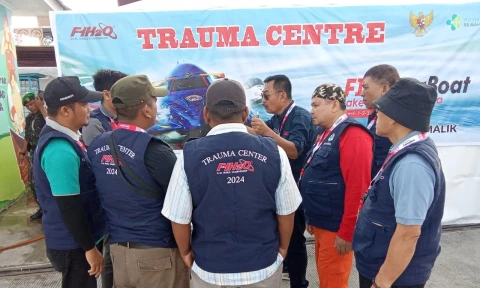 Tim media RS Adam Malik di Balige 