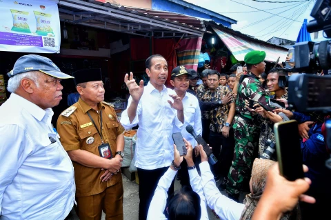 Hassanudin Dampingi Presiden Tinjau Pasar Kawat Tanjungbalai