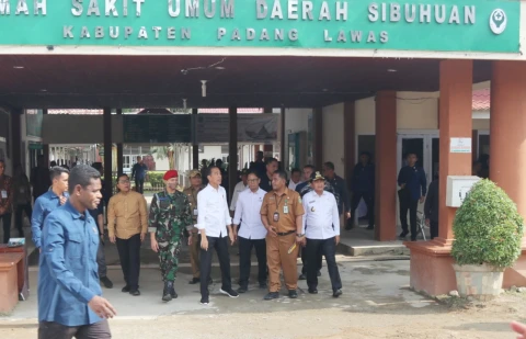 Dampingi Presiden Tinjau RSUD Sibuhuan, Pj Gubernur:  Rasio Tempat Tidur RS di Sumut  Lebihi Standar WHO