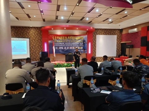 Latihan Bersama (Latma) Manuver Lapangan (Manlap) Keamanan, Keselamatan, dan Penegakan Hukum (KKPH) di Laut Wilayah Timur Tahun 2024