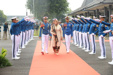 Ny. Evi Agus Subiyanto&nbsp;dikukuhkan sebagai Ibu Kehormatan Taruna Akademi TNI