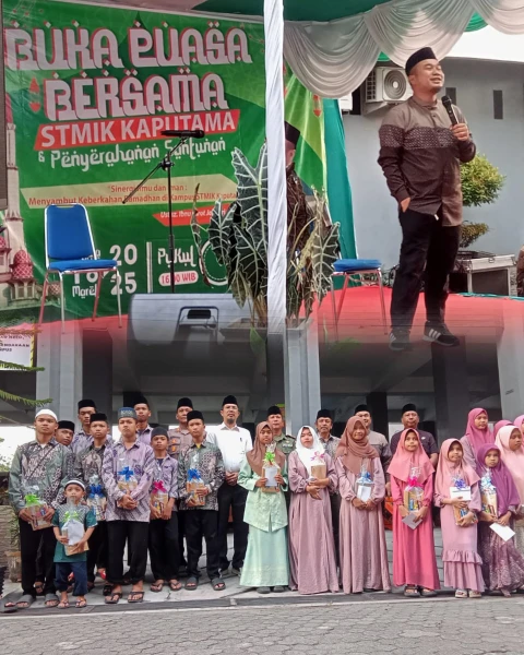 Buka puasa bersama STMIK Kaputama, Selasa (18/3). 
