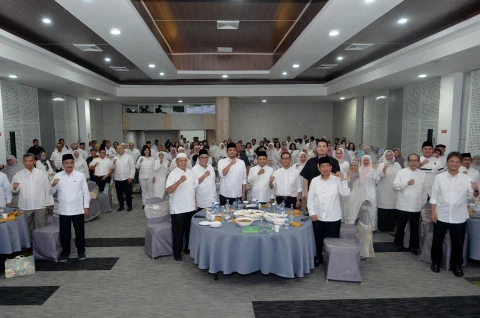 Gubernur Sumatera Utara (Sumut) Bobby Nasution menghadiri dan memberi sambutan pada Silaturahmi dan Buka Puasa Bersama Universitas Sumatera Utara (USU) di Aula Digital Learning Center Building Kampus USU Jalan Dr. Mansyur Kota Medan, Rabu (26/3).
