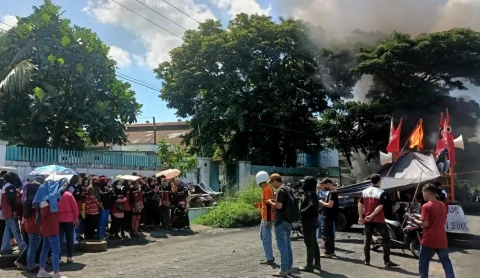 Diduga Lakukan Union Busting, Hari Ini PT. WPB Makassar Kembali Digeruduk Massa Aksi