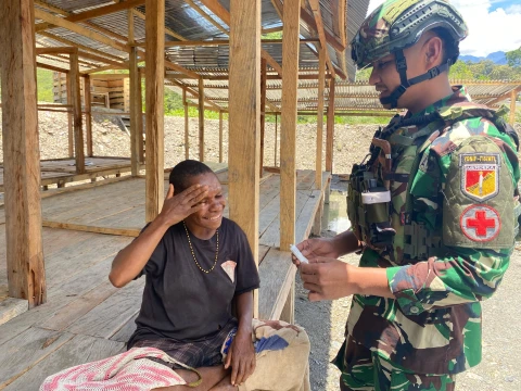 Door to door, Satgas Yonif 715/Mtl Maksimalkan Pelayanan Kesehatan