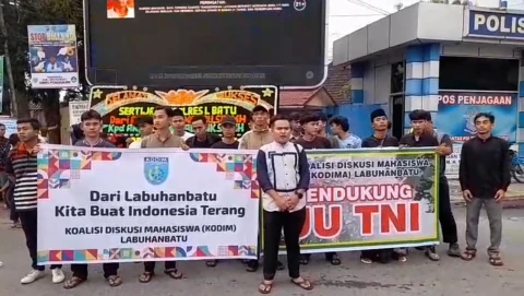 Aksi damai di bundaran tugu Simpang Enam Kelurahan Rantauprapat