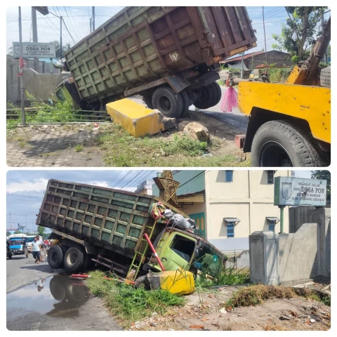 Kendaraan truk tronton saat di lokasi kejadian dan menunggu evakuasi oleh unit Gakkum Satlantas Polres Sergai