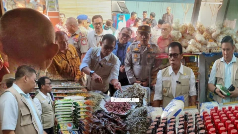 Bupati Tapanuli Tengah, Masinton Pasaribu didampingi Sekda Tapteng, Erwin Hotmansyah Harahap dan Kapolsek Pandan, Iptu Zul Efendi, memantau langsung ketersediaan kebutuhan pokok di pajak Pandan dan Supermarket.