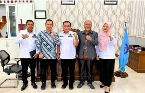 Sekda Labuhanbatu dan Komisi Informasi Publik