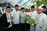 Wagub Sumut Serahkan Dana Pembangunan Masjid Ubudiyah saat Safari Ramadan di Langkat