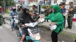 Kodim 1710/Mimika Kembali Bagikan Takjil Gratis Buka Puasa Kepada Masyarakat