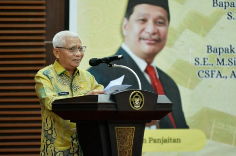 Surya menghadiri dan memberi sambutan pada serah terima jabatan Kepala Badan Pemeriksa Keuangan (BPK) Perwakilan Provinsi Sumut dari Eydu Oktain Panjaitan kepada Paula Henry Simatupang di Auditorium BPK Perwakilan Provinsi Sumut Jalan Imam Bonjol Kota Medan, Selasa (18/3).