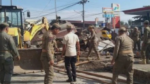 Satpol PP Binjai Keluarkan Surat Pemberitahuan Pembongkaran, Pemilik Lapak Dagang di Jalan Bandung Diberi Waktu Hingga 10 Hari Kedepan