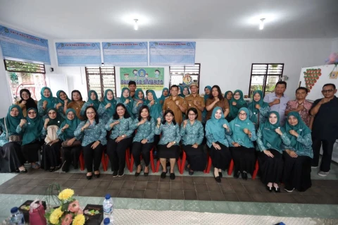 Lakukan Supervisi, Ketua TP PKK Ny Liswati dan Tim Supervisi untuk Lomba Tertib Administrasi Tingkat Provinsi Sumut di Kelurahan Simarito