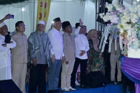 Meriah! Pj Sekdaprov Sumut Lepas Pawai Obor dan Mobil Hias Sambut Idulfitri 1447 H di Sergai