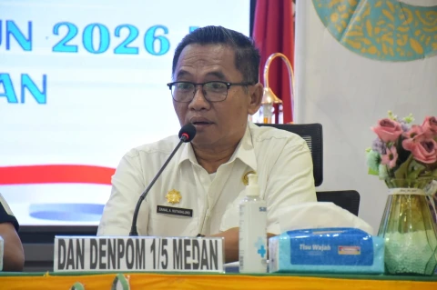 Drs Zainal Abidin Hutagalung MAP menyampaikan pendapatnya di Rakor Lintas Sektoral Operasi Ketupat Toba 2026 untuk Pelayanan Perayaan Idul Fitri 1447 Hijriah/2026 Masehi di Wilkum Polrestabes Medan di Aula Patriatama Mapolrestabes Medan, Rabu (11/3/2026).