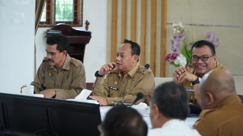 dr H Asri Ludin Tambunan memimpin Rakor Lintas OPD di Aula Cendana, Lantai II, Kantor Bupati Deli Serdang, Senin (16/3/2026).