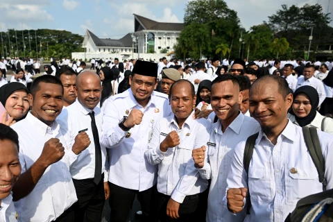 Kabar Gembira, Gubernur Sumut Bobby Nasution Beri THR Guru PPPK Paruh Waktu dan Guru Tidak Tetap