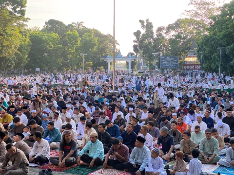 Ribuan Umat Islam Kota Pematangsiantar Khidmat Shalat Idul Fitri 1447H di Lapangan Adam Malik