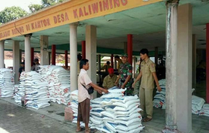 Pendampingan pendistribusian Beras Sejahtera (Rastra) di Kec. Rambipuji Kab. Jember, Senin (23/4/2018).