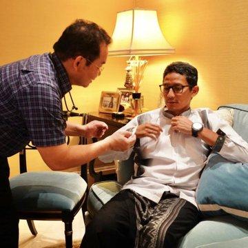Cawapres 02 Sandiaga Uno mendapat perawatan dokter usai Pilpres 17 April.