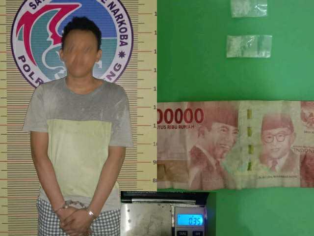 Pelaku dan barang bukti saat diamankan Polisi