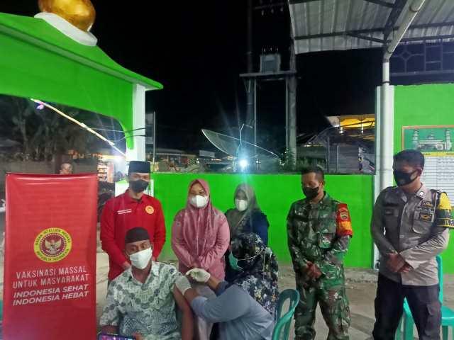 Genjot Vaksinasi Covid-19 di Tapteng, BIN Gelar Vaksinasi Massal Usai Sholat Tarawih