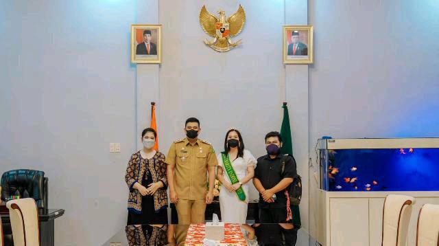 Kahiyang Ayu dan M Bobby Afif Nasution saat menerima kunjungan Miss Charity Indonesia 2022 Paulina Nainggolan di Rumah Dinas Wali Kota, Jalan Sudirman Medan, Selasa (26/4/2022) siang. 