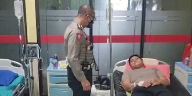 Polantas yang dikeroyok massa karena hendak menyelamatkan masyarakat yang terjebak demo 11 April.