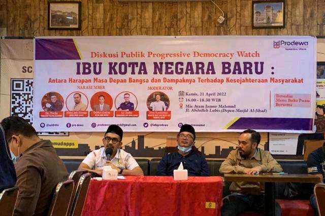 Diskusi publik tentang rencana pemindahan Ibu Kota Negara (IKN) baru, Jumat (22/4).