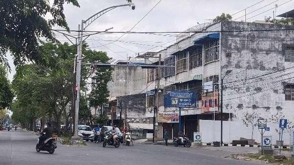 Lalulintas di jalan Sisingamangaraja kota Medan terlihat lengang 