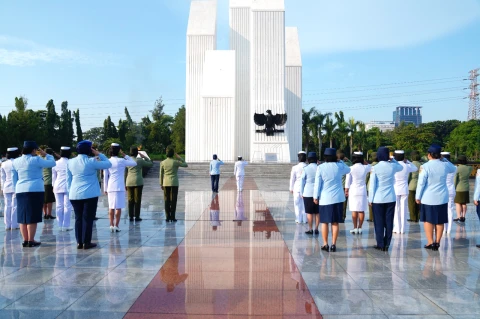 Upacara Ziarah yang dipimpin oleh Kepala Pusat Psikologi (Kapuspsi) TNI Laksda TNI Dr. Wiwin Dwi Handayani, S.Psi., M.Si., Psi