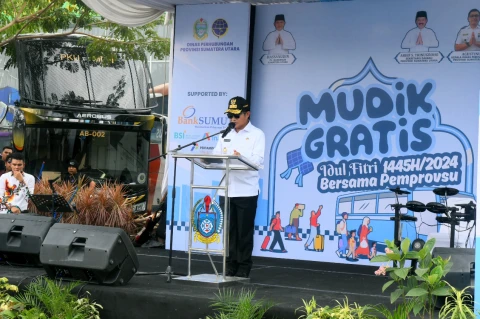 Hassanudin melepas keberangkatan Bus Mudik Gratis Idulfitri 1445 H di Terminal Amplas, Jalan Panglima Denai, Medan, Sabtu (6/4/2024).