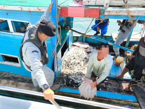 Patroli Penertiban Kapal Pukat Kikis/Harimau (trawl)