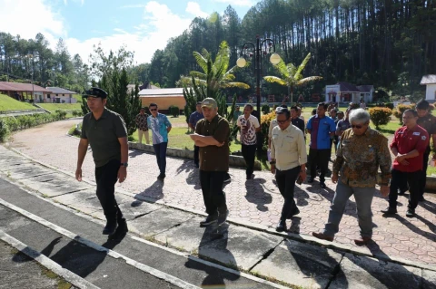 Penanaman Pohon di Wisata Salib Kasih