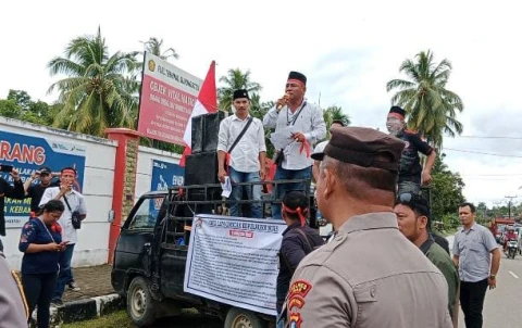 LSM-GMICAK Kepulauan Nias Unjuk Rasa Terkait Penyalahgunaan BBM Bersubsidi di Pertamina Patra Niaga Fuel Terminal Gunungsitoli