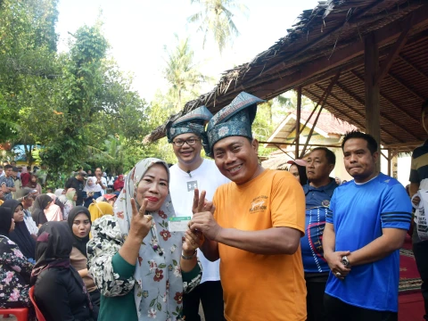dr H Asri Ludin Tambunan di Pasar Kamu