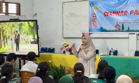 Psikolog Desta Ginting jadi Narasumber Seminar Edukasi Parenting di SMP Negeri 12 Pematangsiantar
