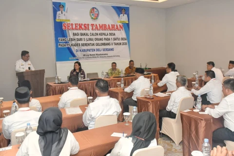 Lom Lom Suwondo SS membuka kegiatan Seleksi Tambahan Bakal Calon Kepala Desa yang jumlah pesertanya melebihi lima orang pada Pemilihan Kepala Desa (Pilkades) Serentak Gelombang II Tahun 2026 Kabupaten Deli Serdang di Wing Hotel Kualanamu, Kecamatan Batang Kuis, Kamis (16/4/2026).