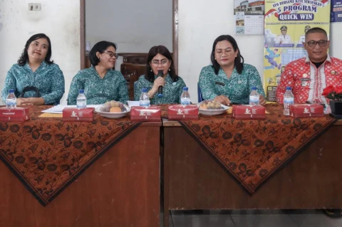 Supervisi LBS PKK Tingkat Provinsi Sumut, Ny Liswati Disambut Yel-yel oleh Kader PKK Kelurahan Suka Makmur