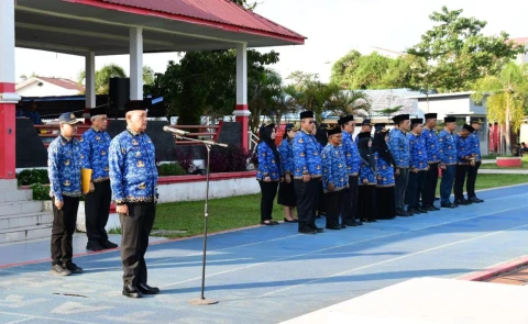 Wakil Bupati Tapanuli Tengah Mahmud Efendi, pimpin upacara peringatan hari Otonomi daerah ke XXX di Lapangan GOR Pandan